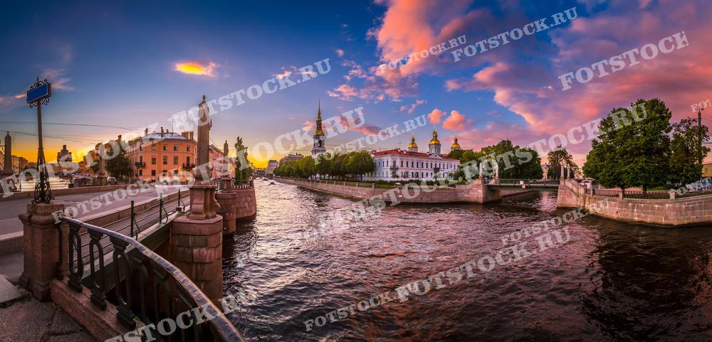 Фото идеально подходит для использования в туристических буклетах, открытках, а также в качестве иллюстраций для статей о Санкт-Петербурге.